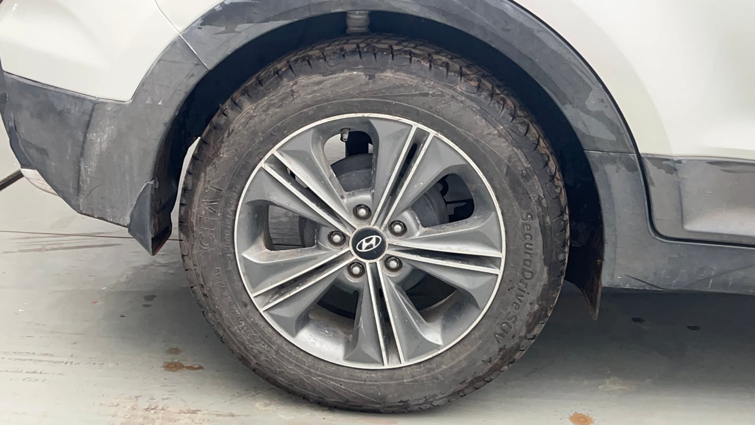 Used 2017 Hyundai Creta SX Plus 1.6 AT Petrol Petrol Automatic tyres RIGHT REAR TYRE RIM VIEW