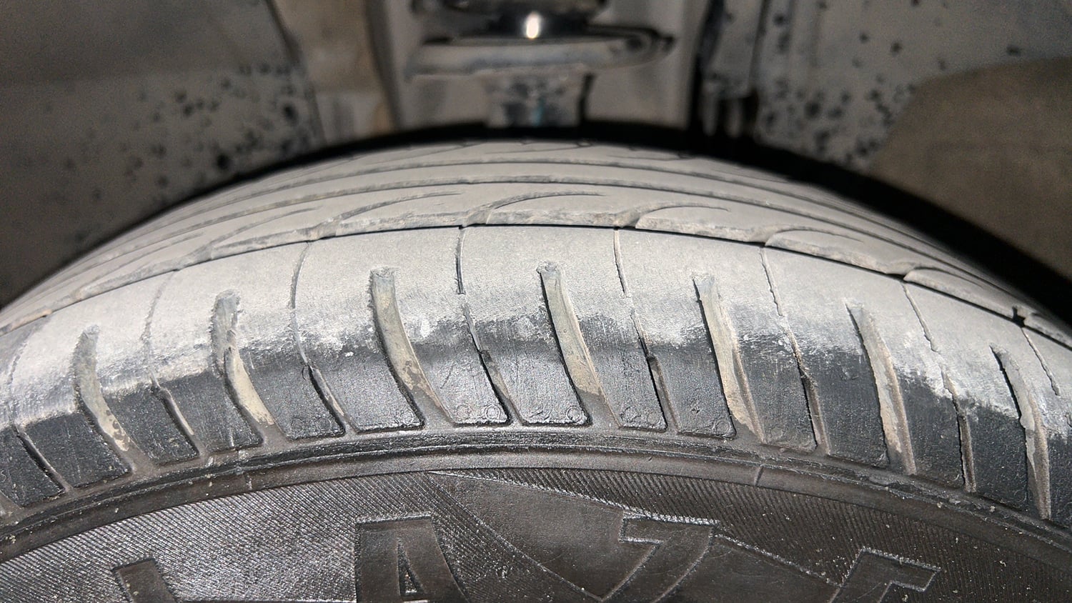 Used 2023 Renault Triber RXT EASY-R AMT Petrol Automatic tyres LEFT FRONT TYRE TREAD VIEW