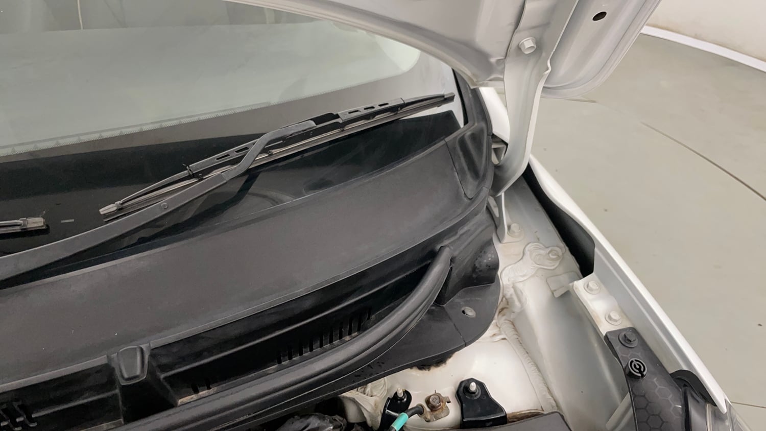 Used 2023 Hyundai Grand i10 Nios Magna 1.2 Kappa VTVT Petrol Manual engine ENGINE LEFT SIDE HINGE & APRON VIEW