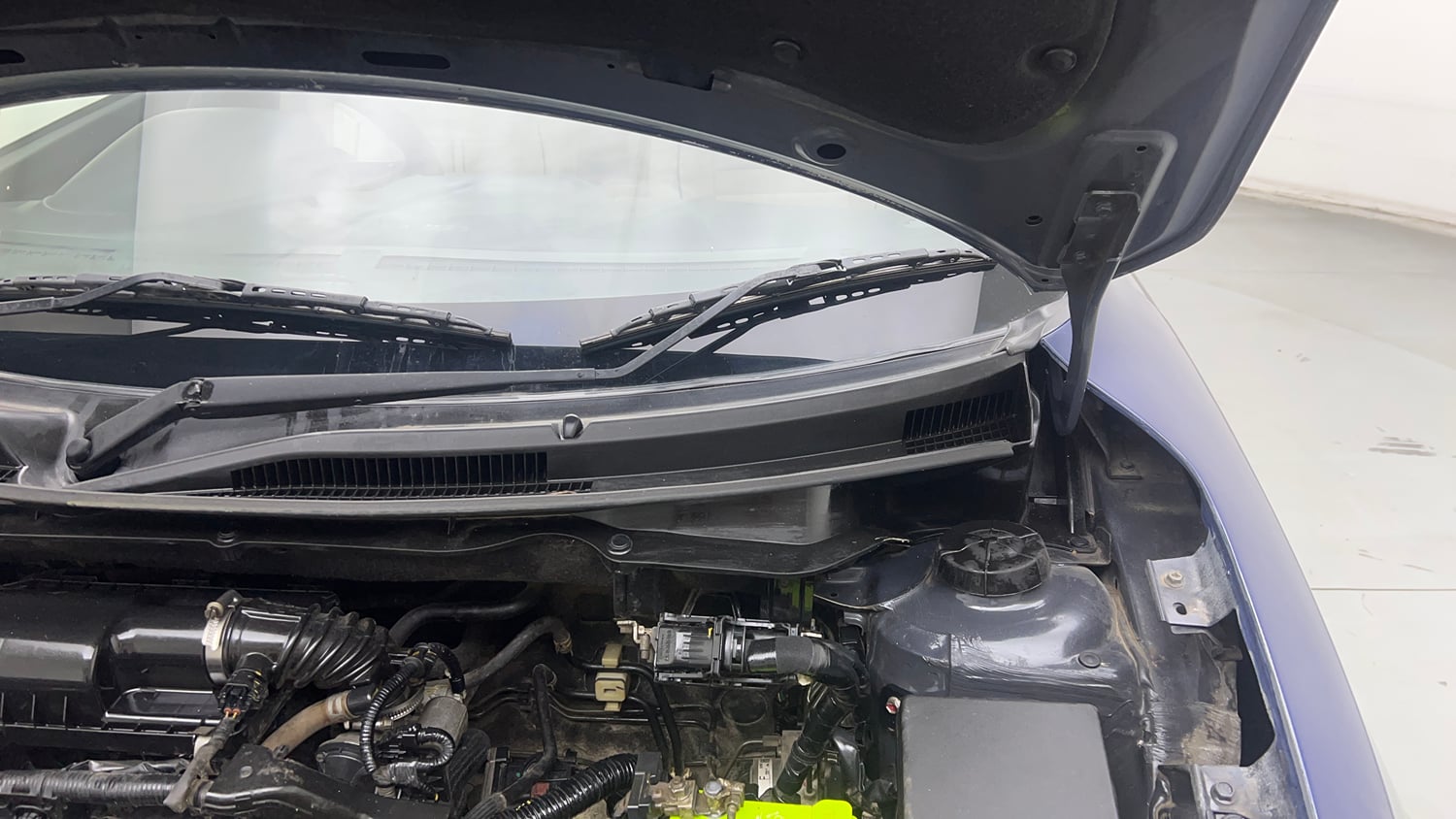 Used 2017 Maruti Suzuki Dzire ZXi AMT Petrol Automatic engine ENGINE LEFT SIDE HINGE & APRON VIEW