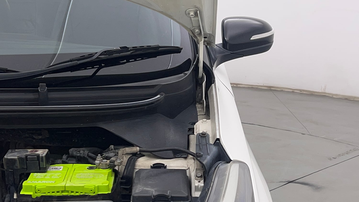 Used 2019 Hyundai Elite i20 Sportz Plus 1.2 Dual Tone Petrol Manual engine ENGINE LEFT SIDE HINGE & APRON VIEW