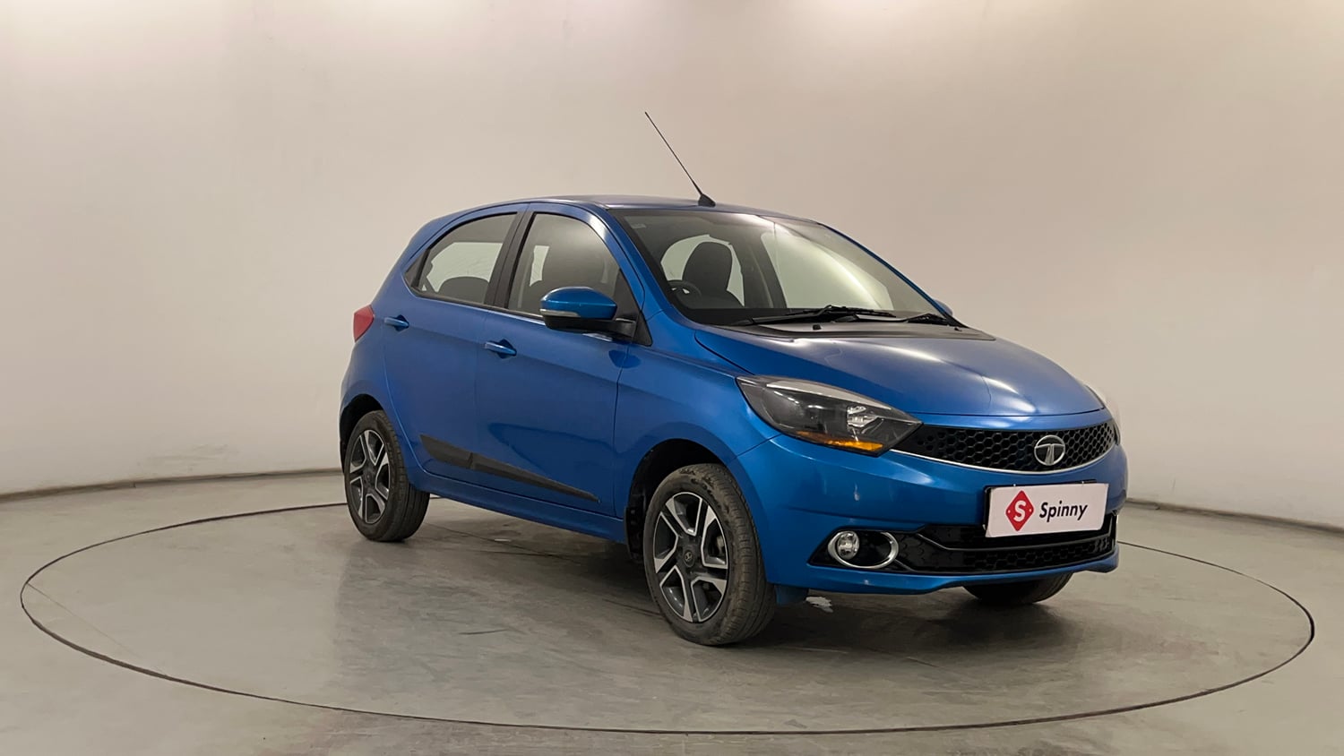 Used 2019 Tata Tiago Revotron XZ Plus Petrol Manual exterior RIGHT FRONT CORNER VIEW