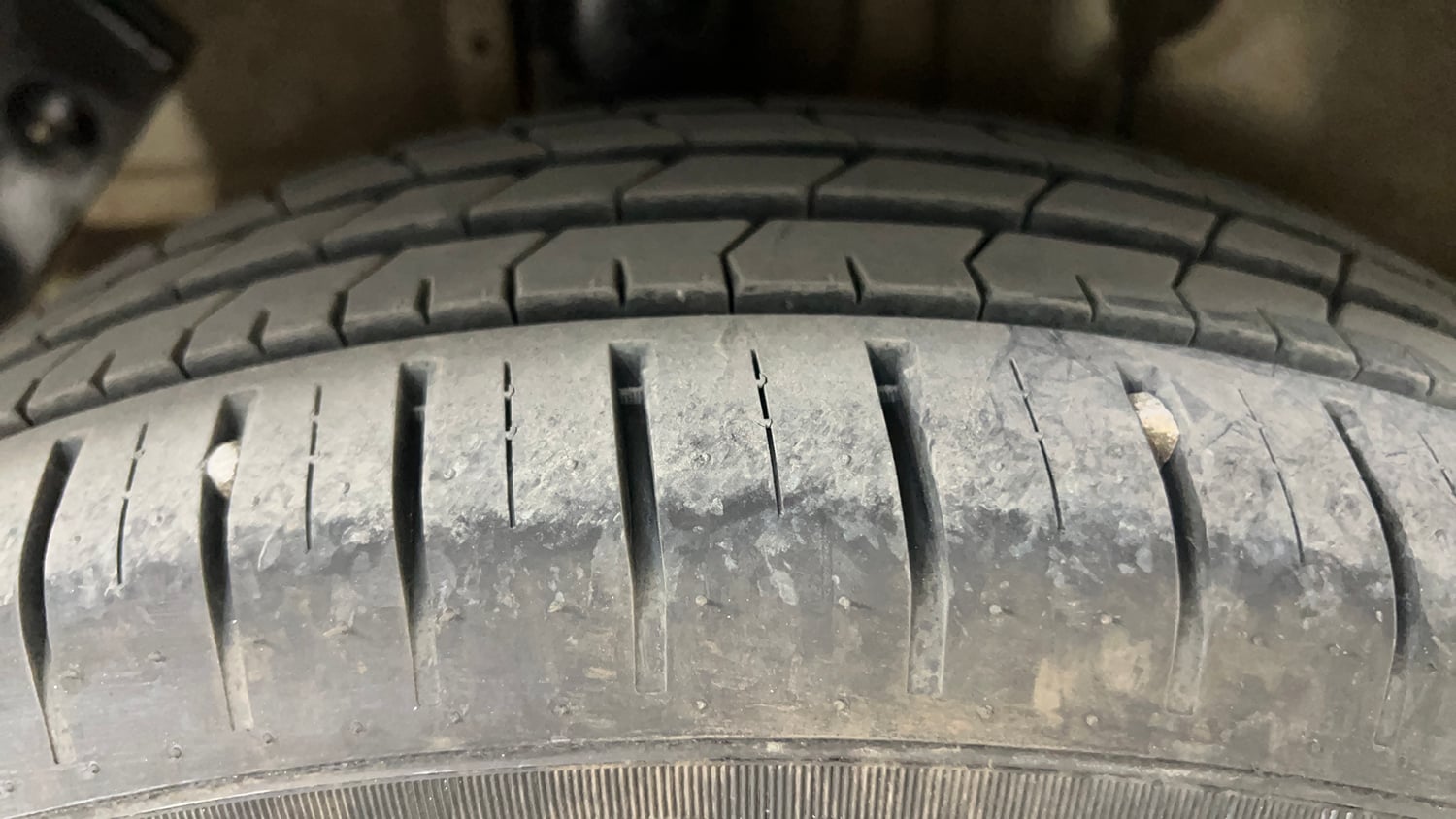 Used 2019 Hyundai Elite i20 Asta 1.2 (O) Petrol Manual tyres RIGHT REAR TYRE TREAD VIEW