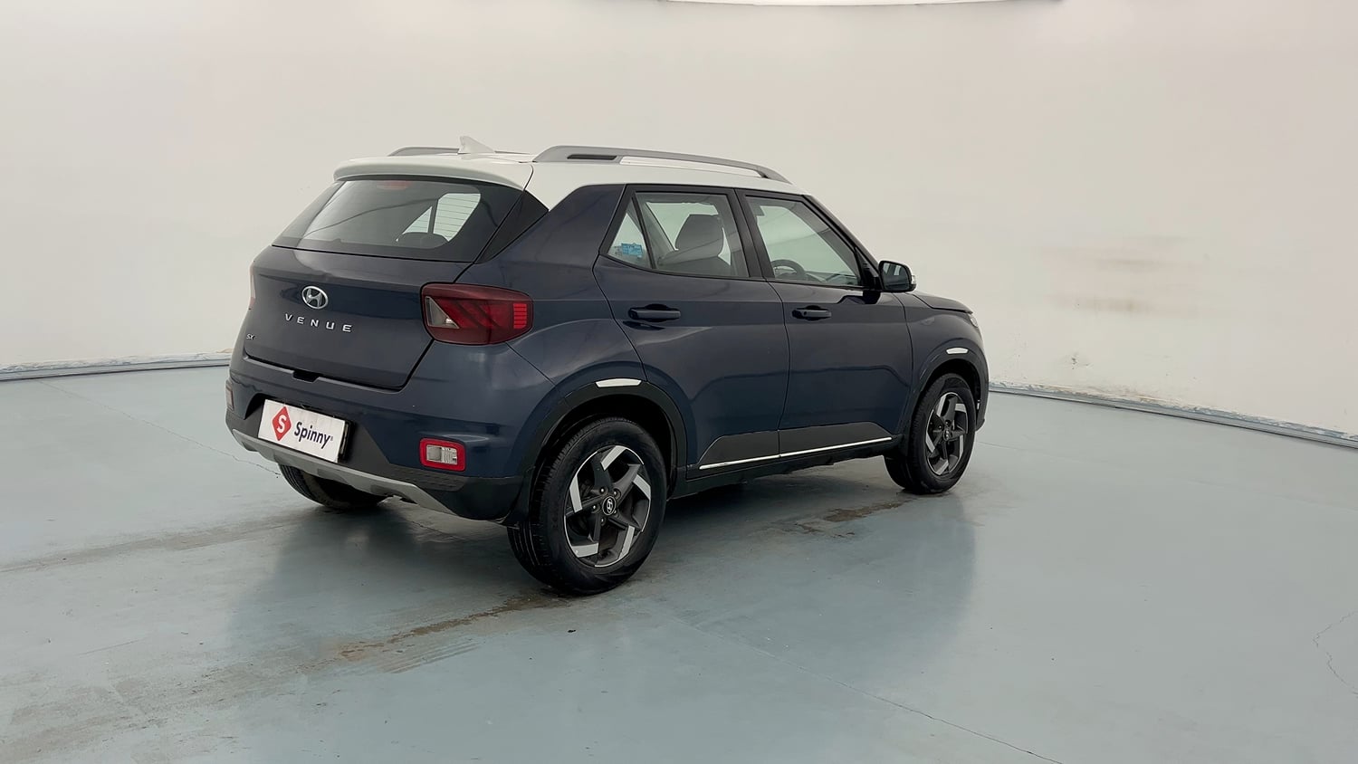 Used 2020 Hyundai Venue SX 1.4 CRDi Dual Tone Diesel Manual exterior RIGHT REAR CORNER VIEW