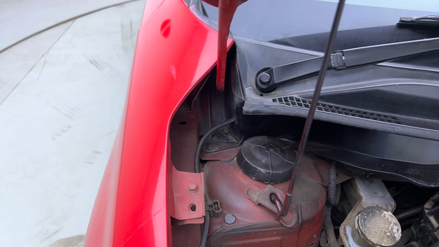 Used 2019 Maruti Suzuki Swift ZXi Plus AMT Petrol Automatic engine ENGINE RIGHT SIDE HINGE & APRON VIEW