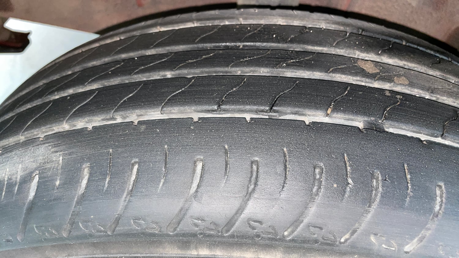 Used 2022 Renault Kiger RXZ 1.0 Turbo MT Dual Tone Petrol Manual tyres RIGHT REAR TYRE TREAD VIEW