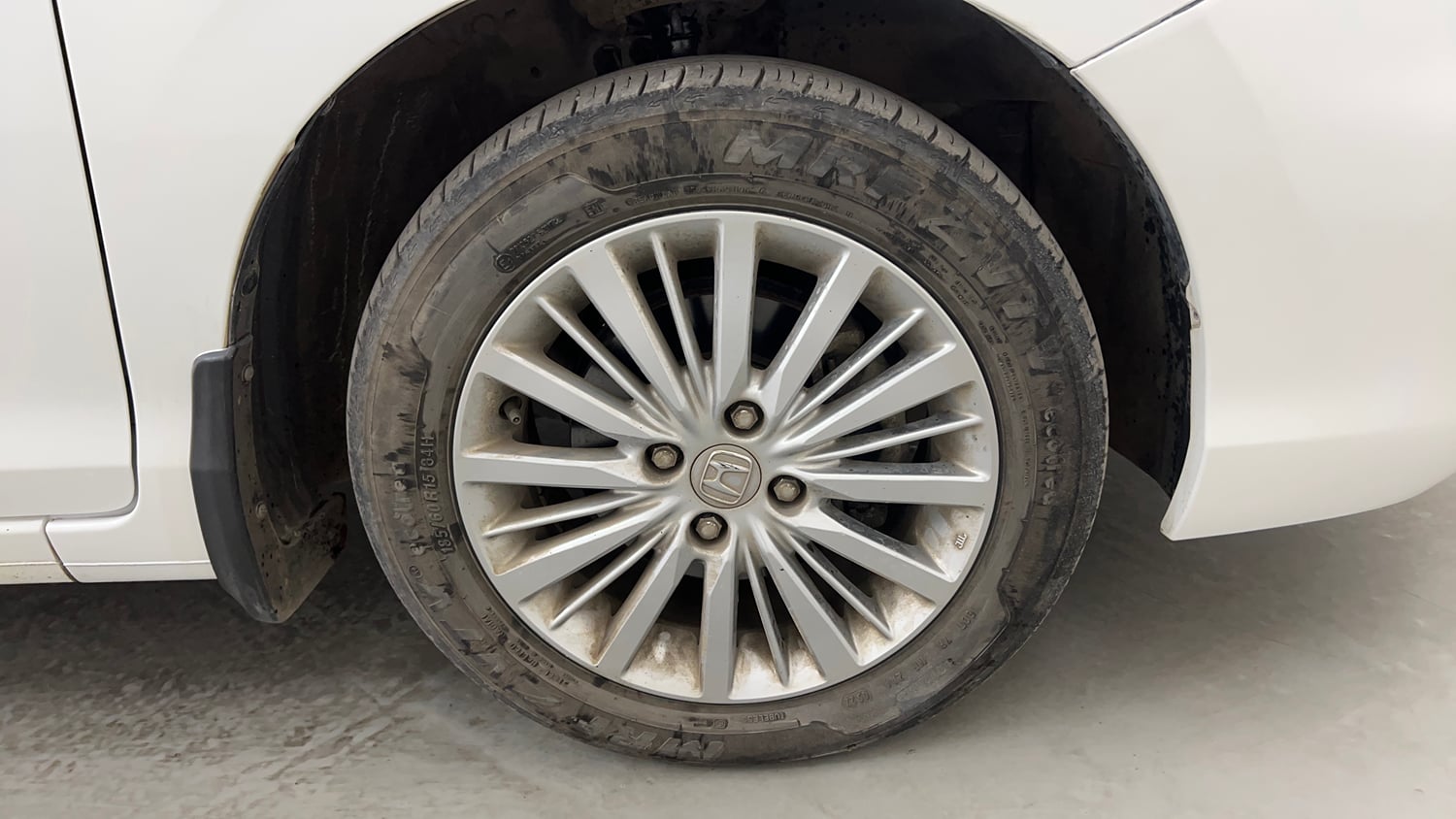 Used 2022 Honda City V CVT Petrol Petrol Automatic tyres RIGHT FRONT TYRE RIM VIEW