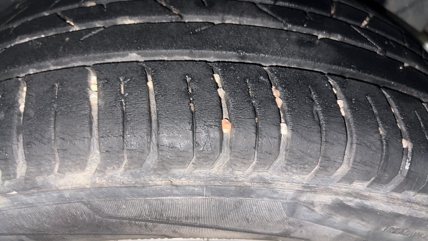 Used 2016 Maruti Suzuki Ciaz ZDi+ SHVS Diesel Manual tyres LEFT REAR TYRE TREAD VIEW