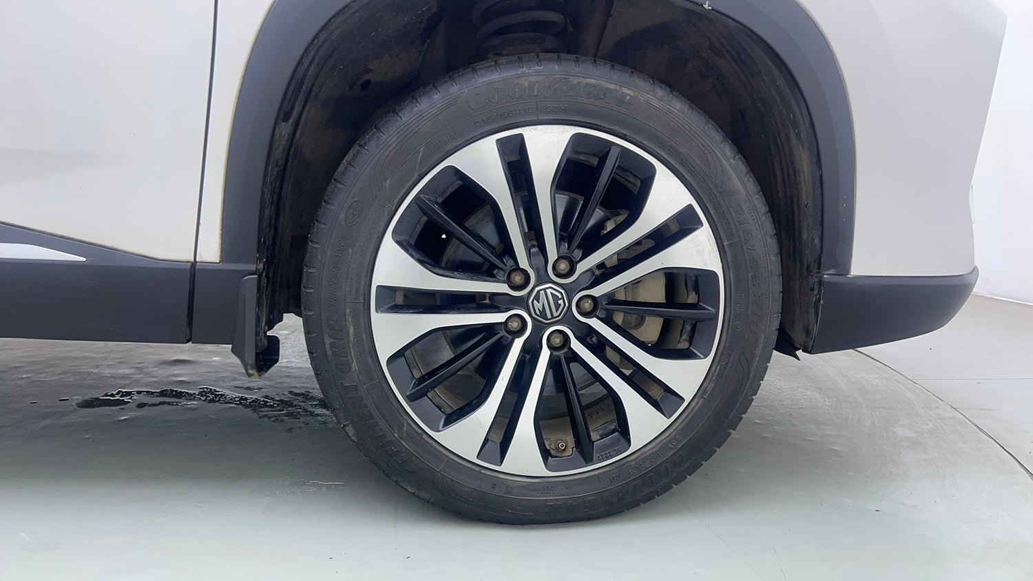 Used 2021 MG Motors Hector Plus Sharp 1.5 Petrol Turbo CVT 6-STR Petrol Automatic tyres RIGHT FRONT TYRE RIM VIEW