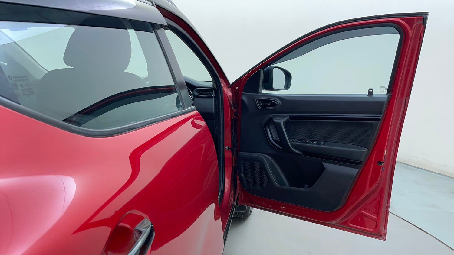 Used 2022 Renault Kiger RXZ 1.0 Turbo MT Dual Tone Petrol Manual interior RIGHT FRONT DOOR OPEN VIEW