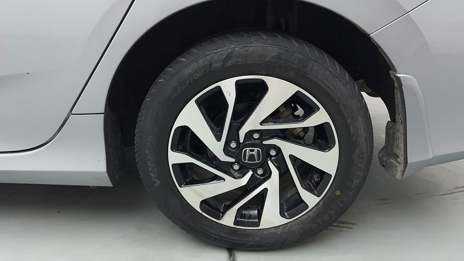 Used 2019 Honda Civic V CVT Petrol Petrol Automatic tyres LEFT REAR TYRE RIM VIEW