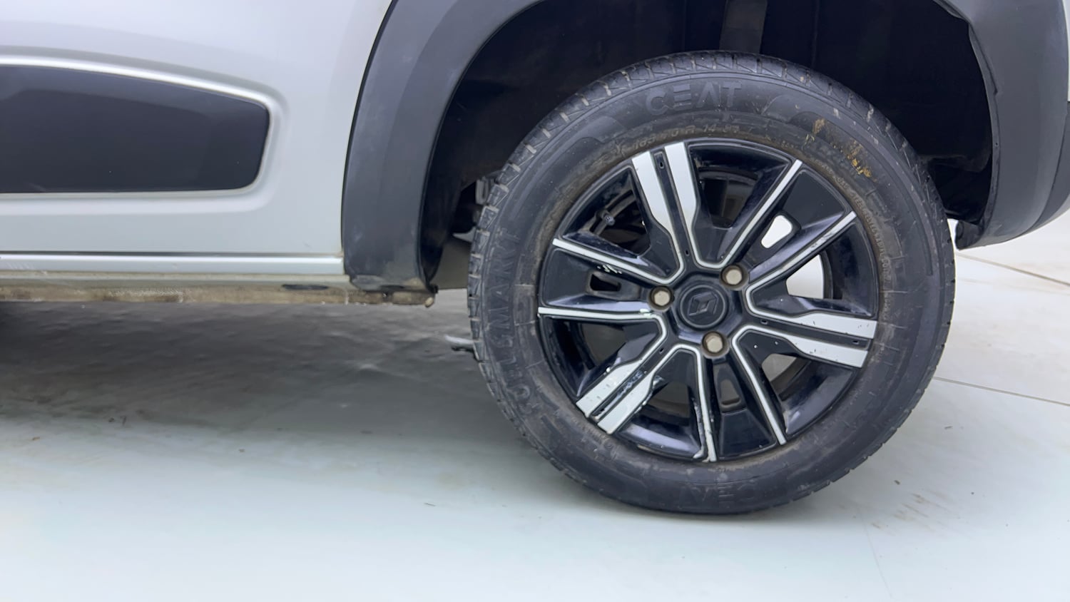 Used 2024 Renault Kwid CLIMBER AMT Petrol Automatic tyres LEFT REAR TYRE RIM VIEW