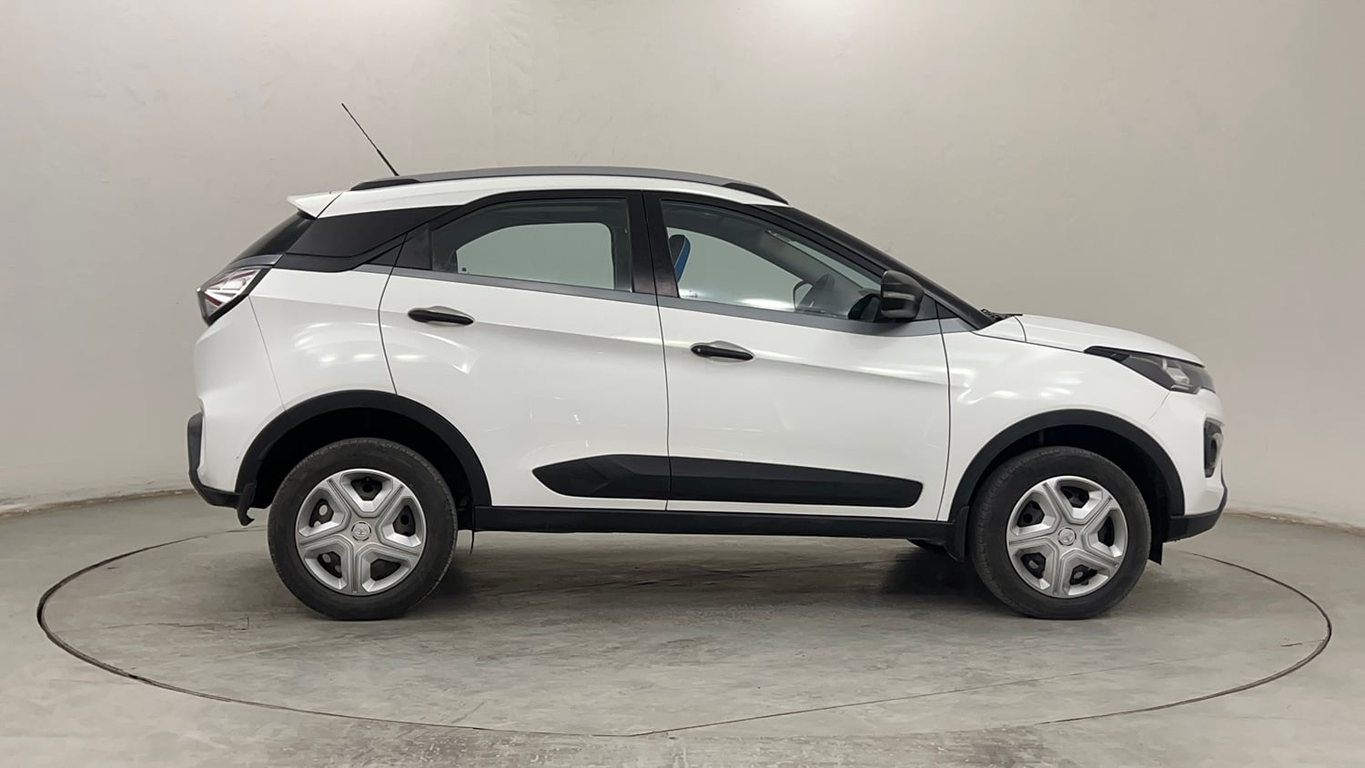 Used 2022 Tata Nexon XMA (S) Diesel Diesel Automatic exterior RIGHT SIDE VIEW