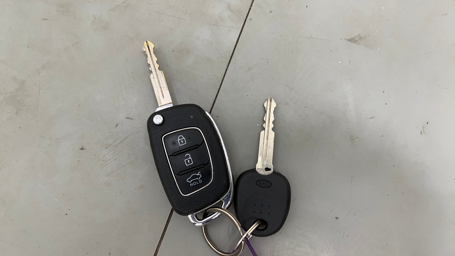Used 2022 Hyundai Aura S 1.2 AMT Petrol Petrol Automatic extra CAR KEY VIEW