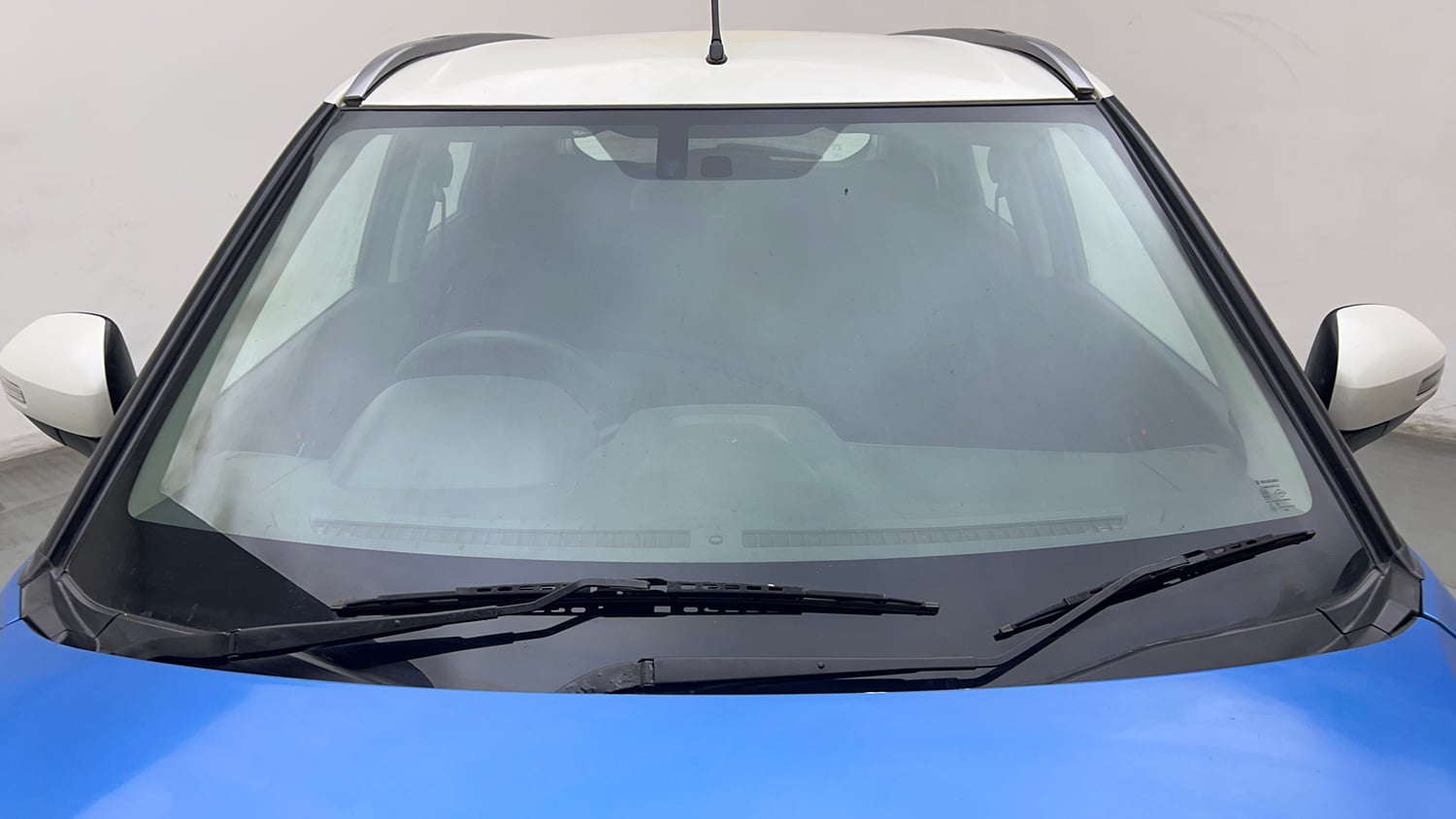 Used 2017 Maruti Suzuki Vitara Brezza ZDi+ Dual Tone Diesel Manual exterior FRONT WINDSHIELD VIEW