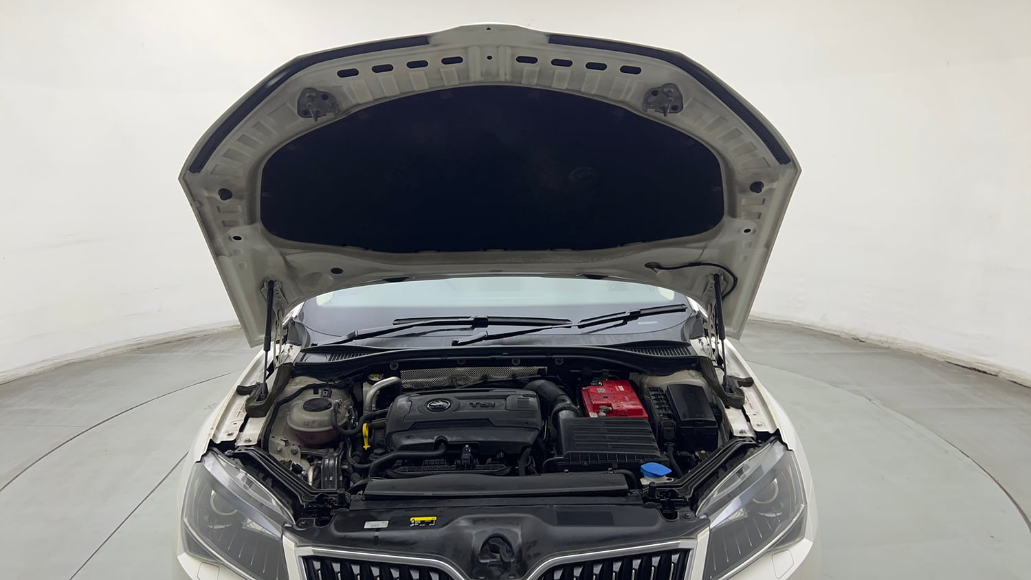 Used 2018 Skoda Superb L&K TSI AT Petrol Automatic engine ENGINE & BONNET OPEN FRONT VIEW