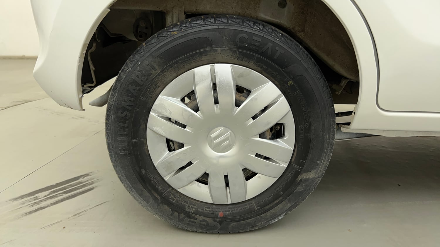 Used 2019 Maruti Suzuki Alto 800 LXi Petrol Manual tyres RIGHT REAR TYRE RIM VIEW