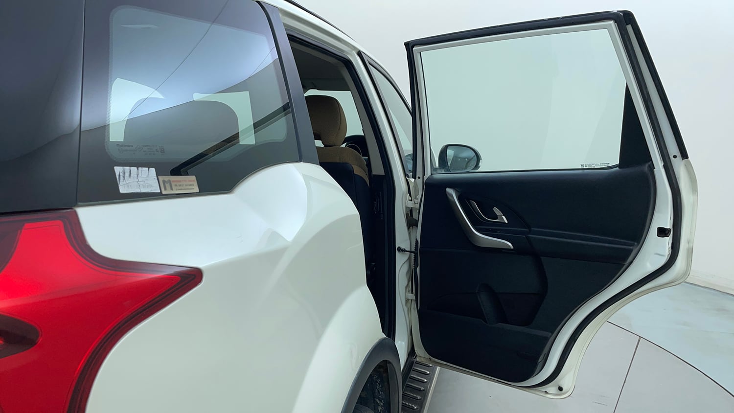 Used 2018 Mahindra XUV500 W7 Diesel Manual interior RIGHT REAR DOOR OPEN VIEW