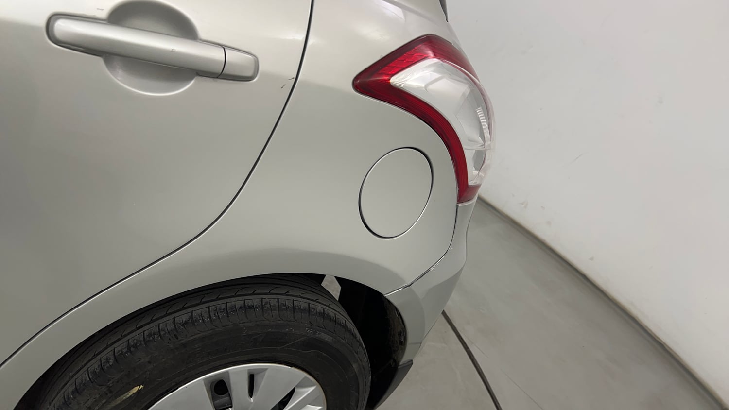Used 2013 Maruti Suzuki Swift VXi Petrol Manual dents MINOR SCRATCH
