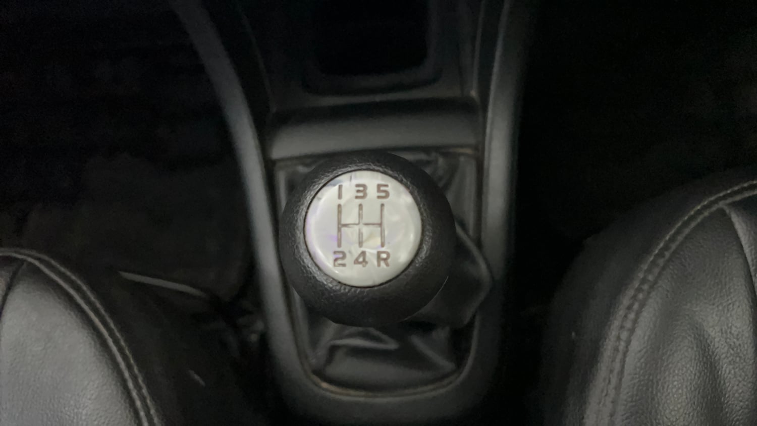 Used 2013 Maruti Suzuki Swift VXi Petrol Manual interior GEAR  KNOB VIEW