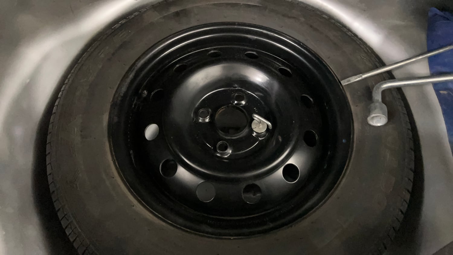 Used 2013 Maruti Suzuki Swift VXi Petrol Manual tyres SPARE TYRE VIEW