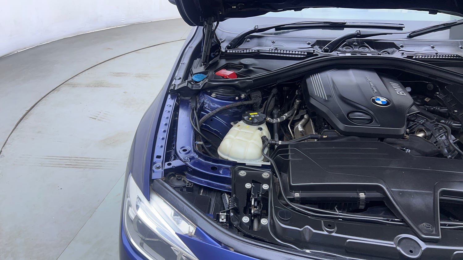 Used 2018 BMW 3 Series 320d Luxury Line Diesel Automatic engine ENGINE RIGHT SIDE VIEW