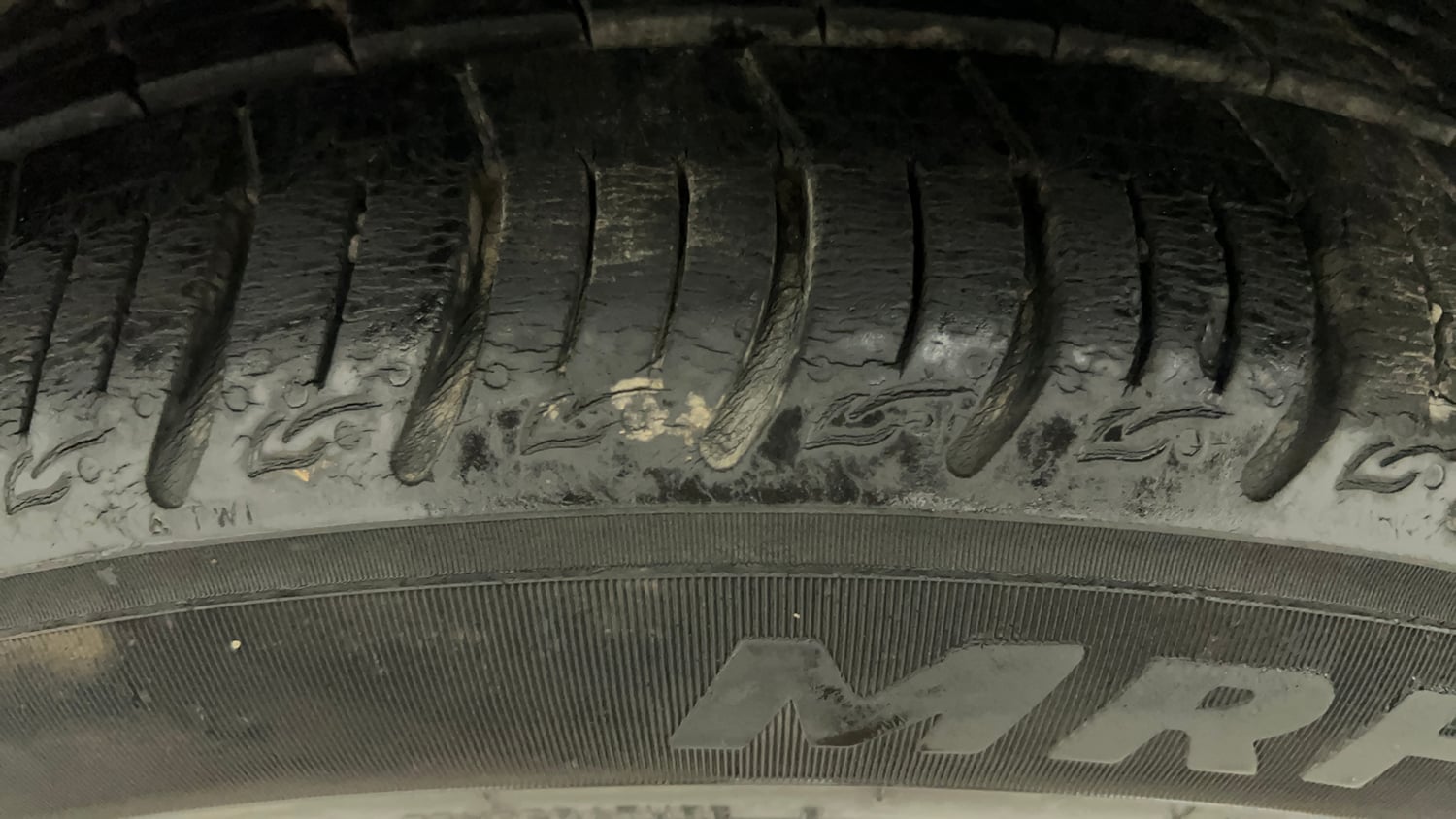 Used 2020 Tata Altroz XZ Petrol Petrol Manual tyres LEFT FRONT TYRE TREAD VIEW