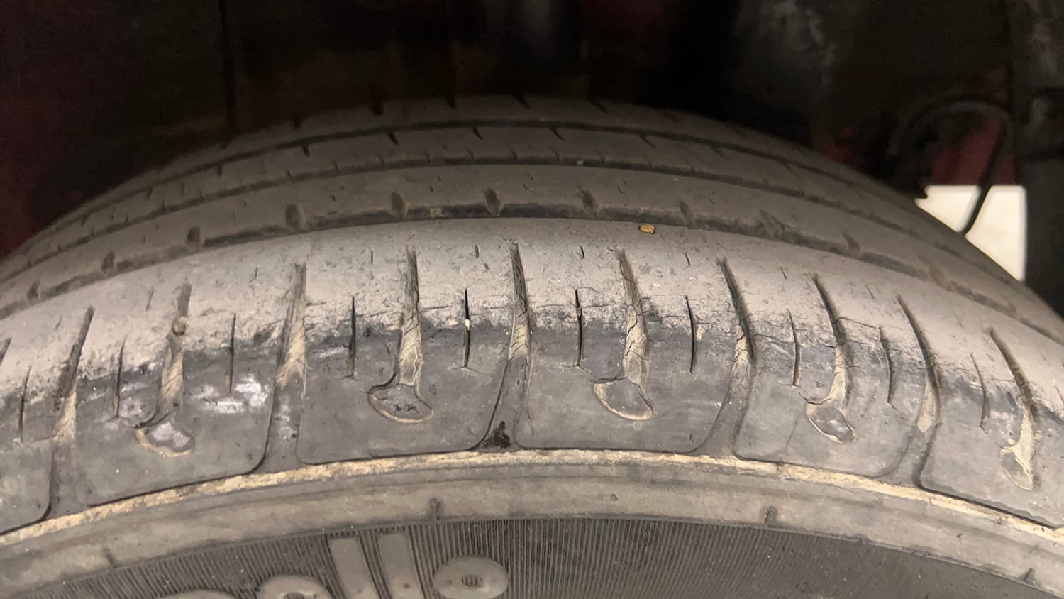 Used 2018 Hyundai Grand i10 Asta 1.2 Kappa VTVT Petrol Manual tyres LEFT REAR TYRE TREAD VIEW