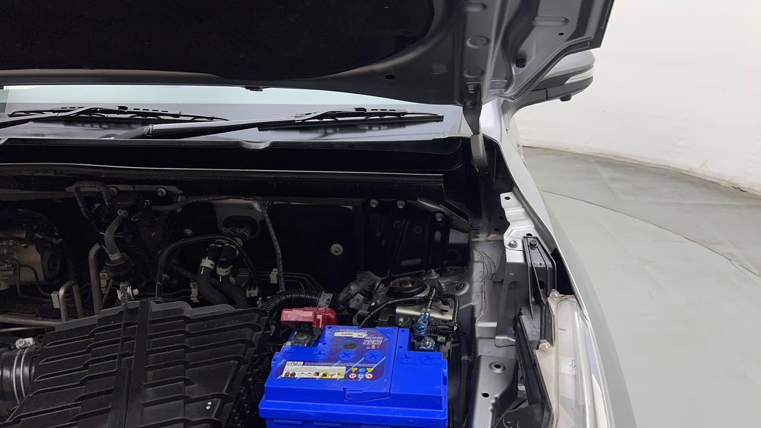 Used 2023 Toyota Innova Hycross VX Hybrid 7 STR Hybrid Automatic engine ENGINE LEFT SIDE HINGE & APRON VIEW