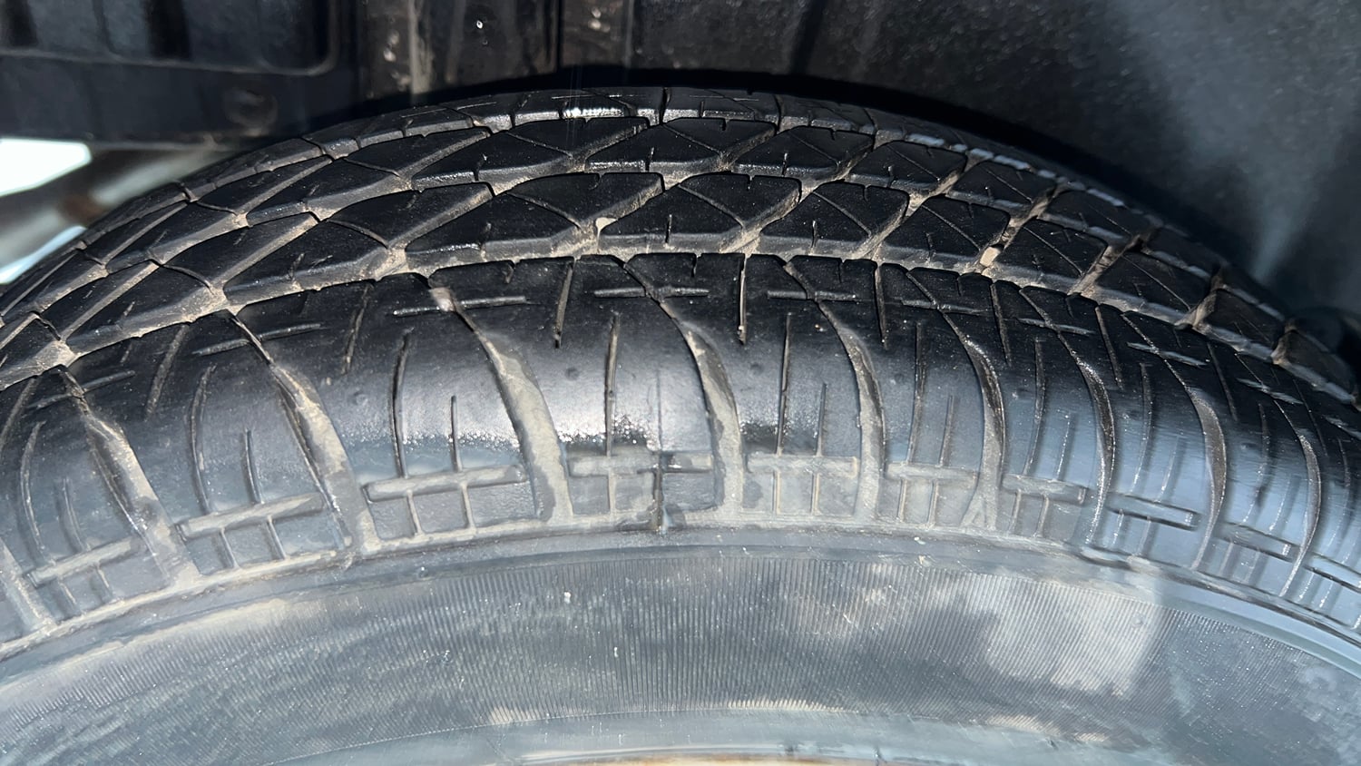 Used 2015 Maruti Suzuki Swift Lxi (O) Petrol Manual tyres RIGHT REAR TYRE TREAD VIEW