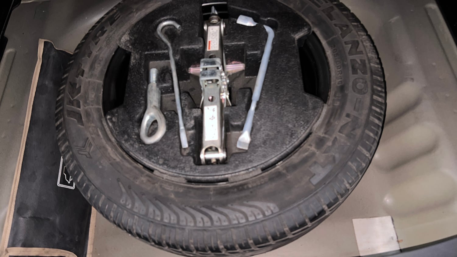 Used 2016 Maruti Suzuki S-Cross Zeta 1.3 Diesel Manual tyres SPARE TYRE VIEW