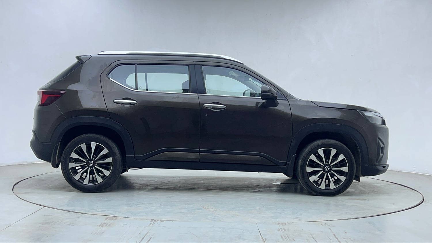 Used 2024 Honda Elevate ZX CVT Petrol Automatic exterior RIGHT SIDE VIEW
