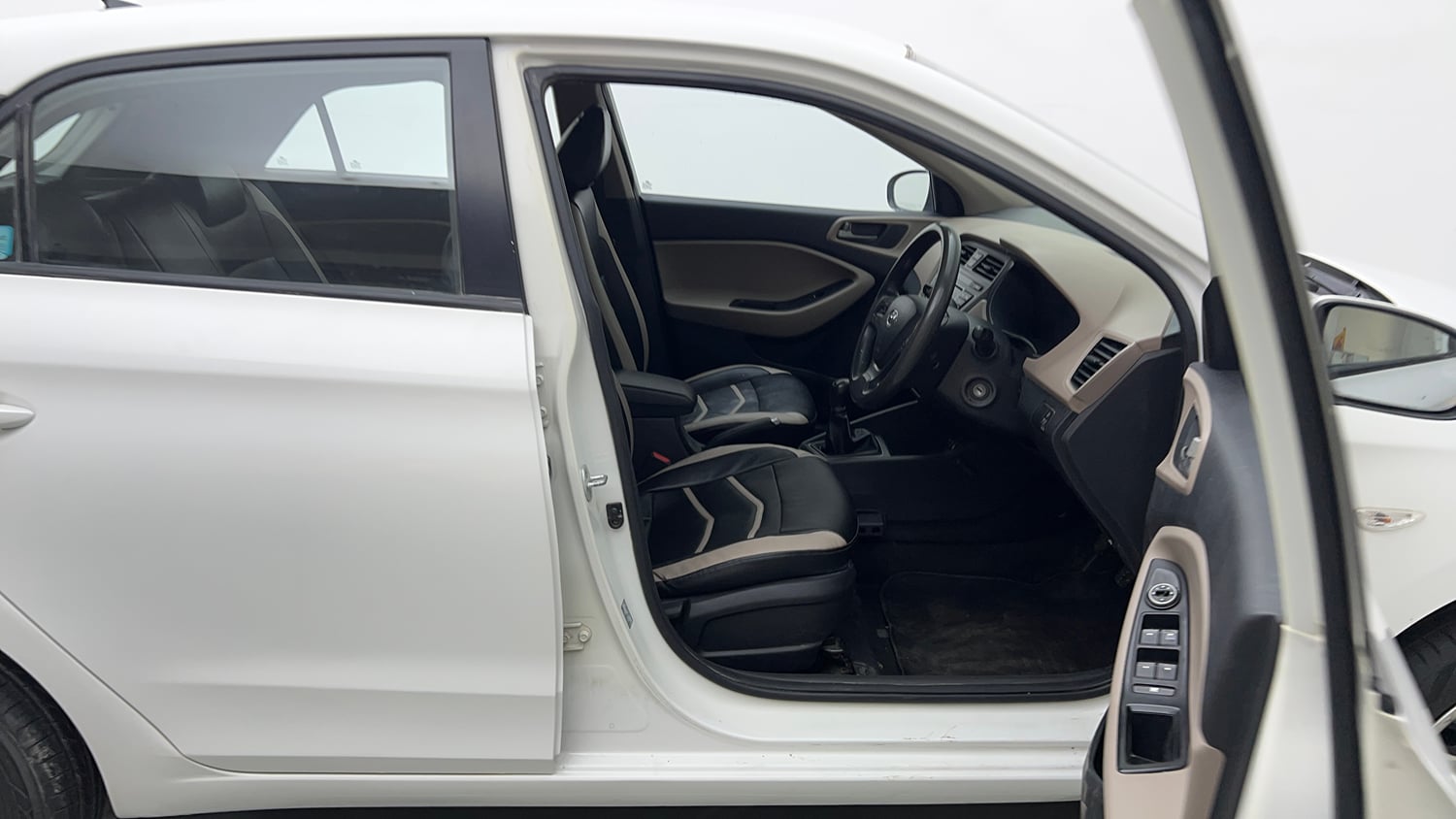 Used 2016 Hyundai Elite i20 Magna 1.2 Petrol Manual interior RIGHT SIDE FRONT DOOR CABIN VIEW