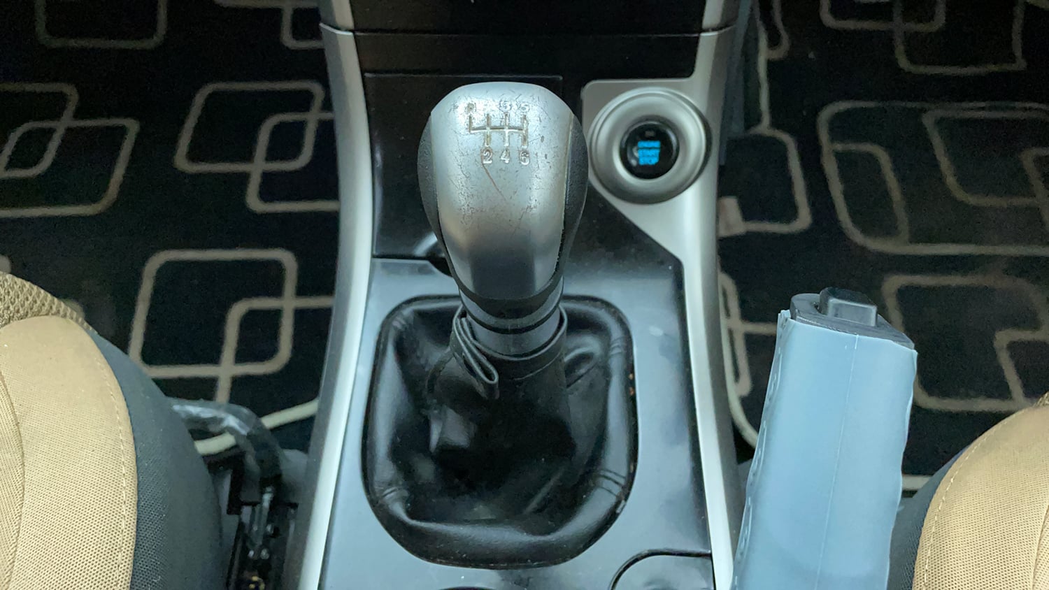 Used 2018 Mahindra XUV500 W7 Diesel Manual interior GEAR  KNOB VIEW