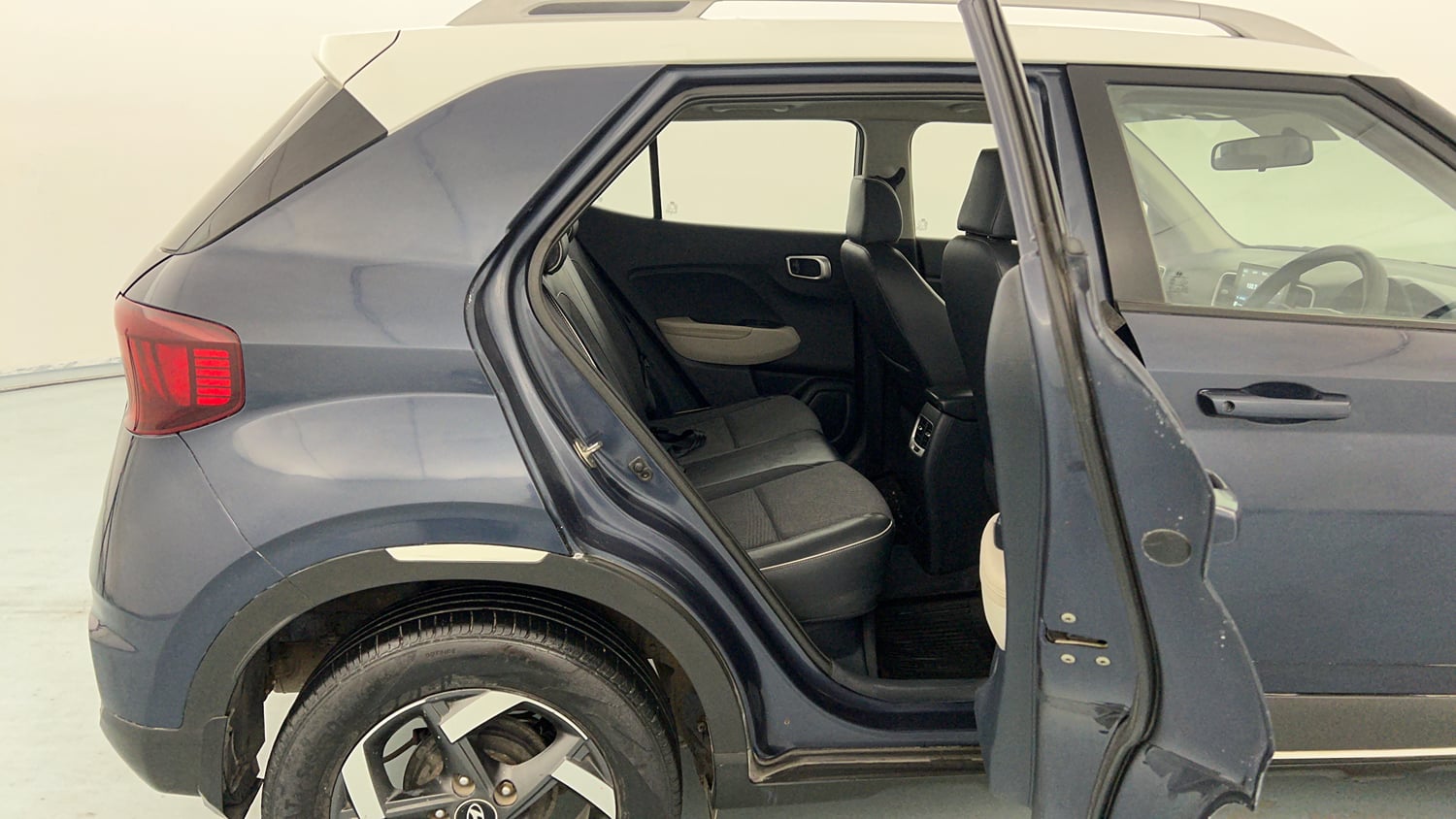 Used 2020 Hyundai Venue SX 1.4 CRDi Dual Tone Diesel Manual interior RIGHT SIDE REAR DOOR CABIN VIEW