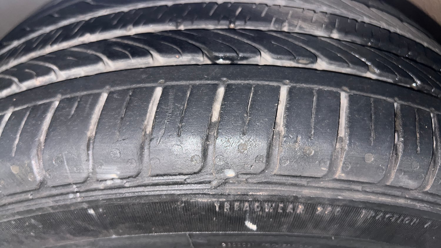 Used 2013 Volkswagen Polo Highline1.2L (P) Petrol Manual tyres LEFT FRONT TYRE TREAD VIEW