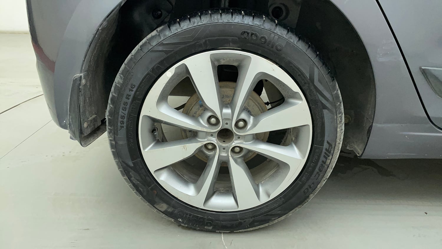 Used 2016 Hyundai Elite i20 Asta 1.2 Petrol Manual tyres RIGHT REAR TYRE RIM VIEW
