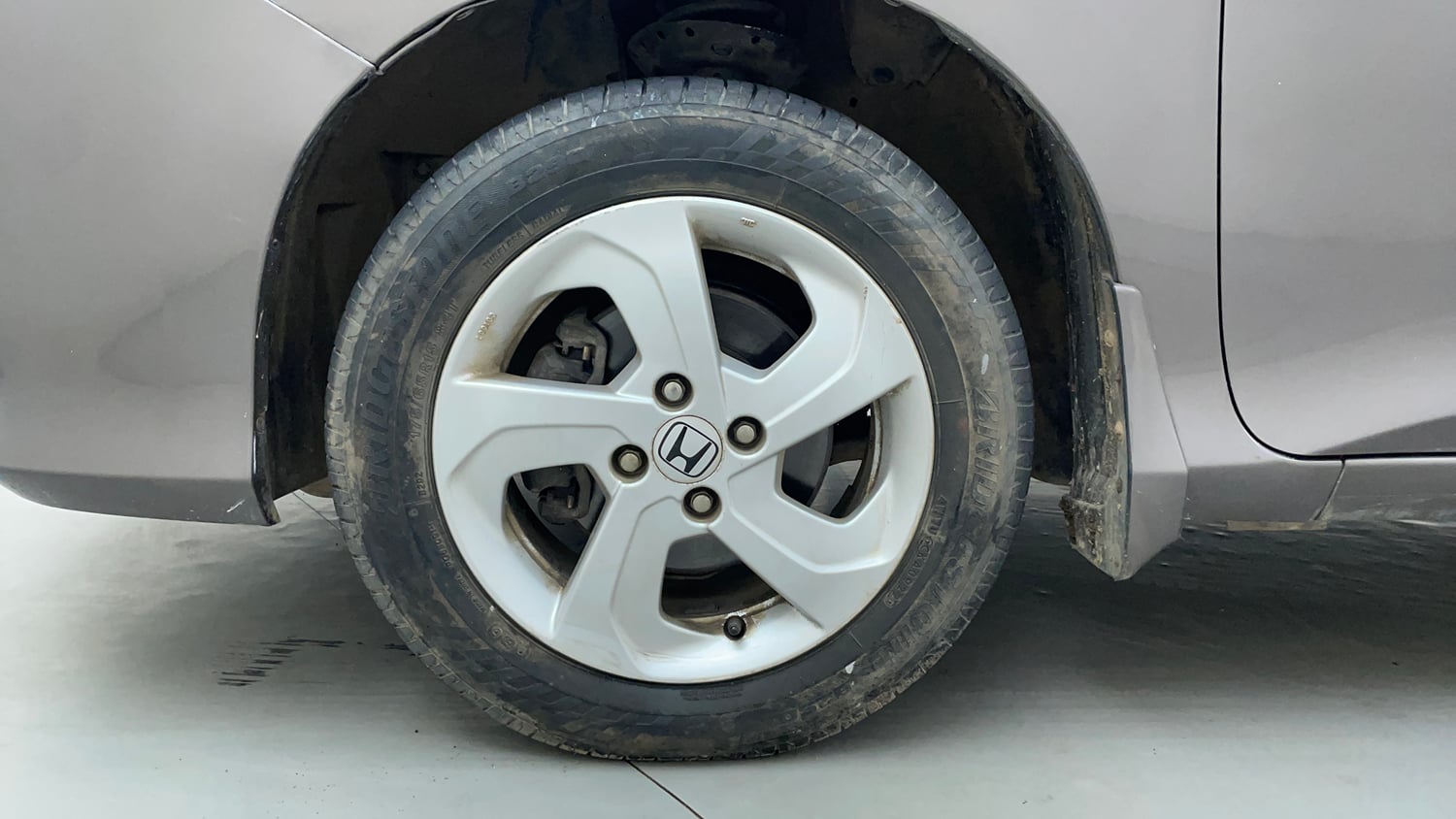 Used 2014 Honda City V Petrol Manual tyres LEFT FRONT TYRE RIM VIEW