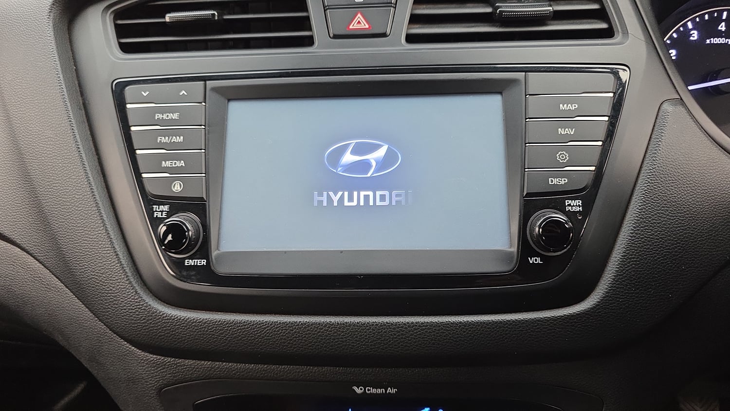 Used 2018 Hyundai Elite i20 Asta 1.2 Dual Tone Petrol Manual top_features Integrated (in-dash) music system