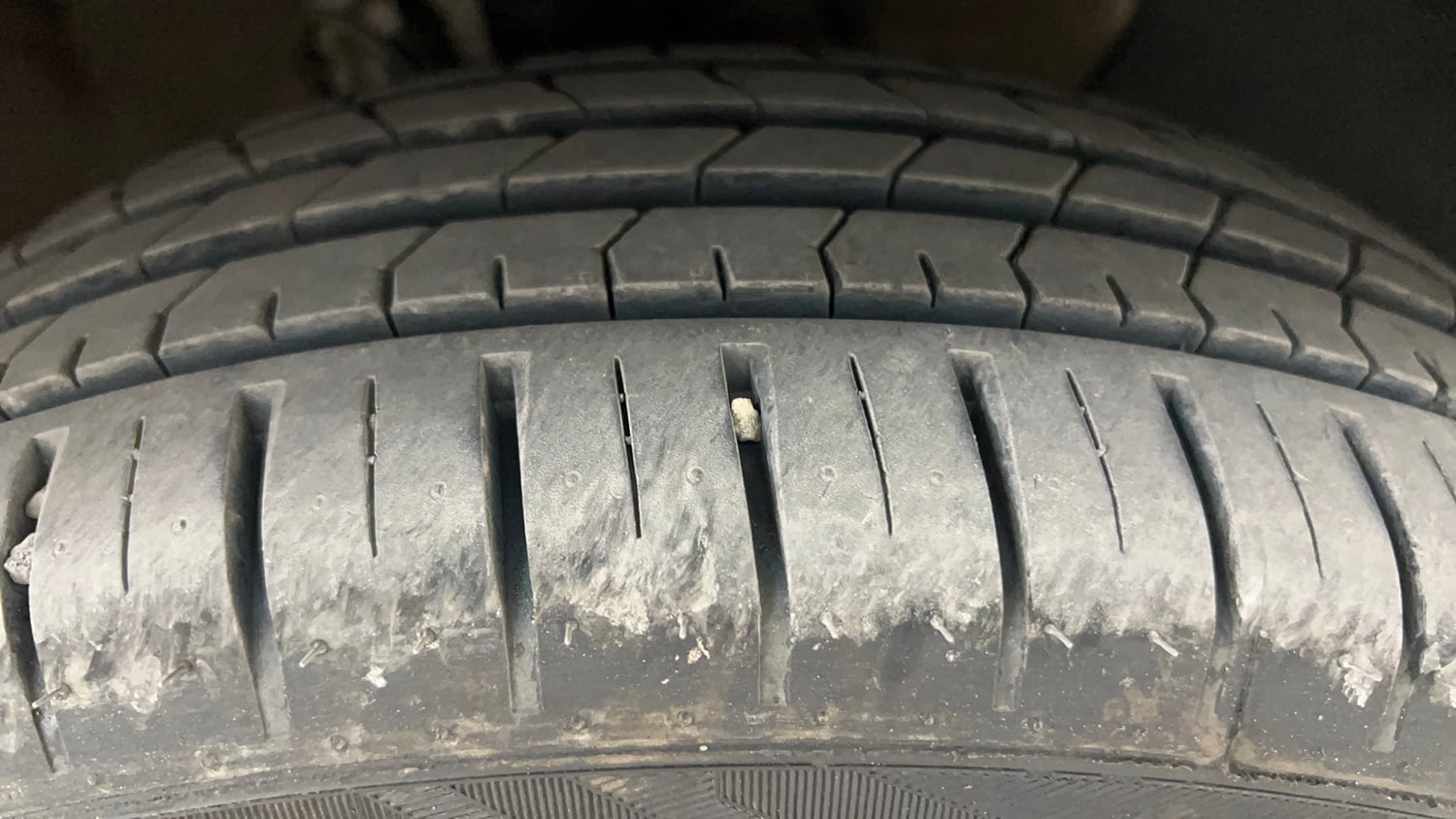 Used 2019 Hyundai Elite i20 Asta 1.2 (O) Petrol Manual tyres RIGHT FRONT TYRE TREAD VIEW