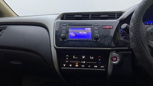 Used 2016 Honda City VX Petrol Manual interior MUSIC SYSTEM & AC CONTROL VIEW