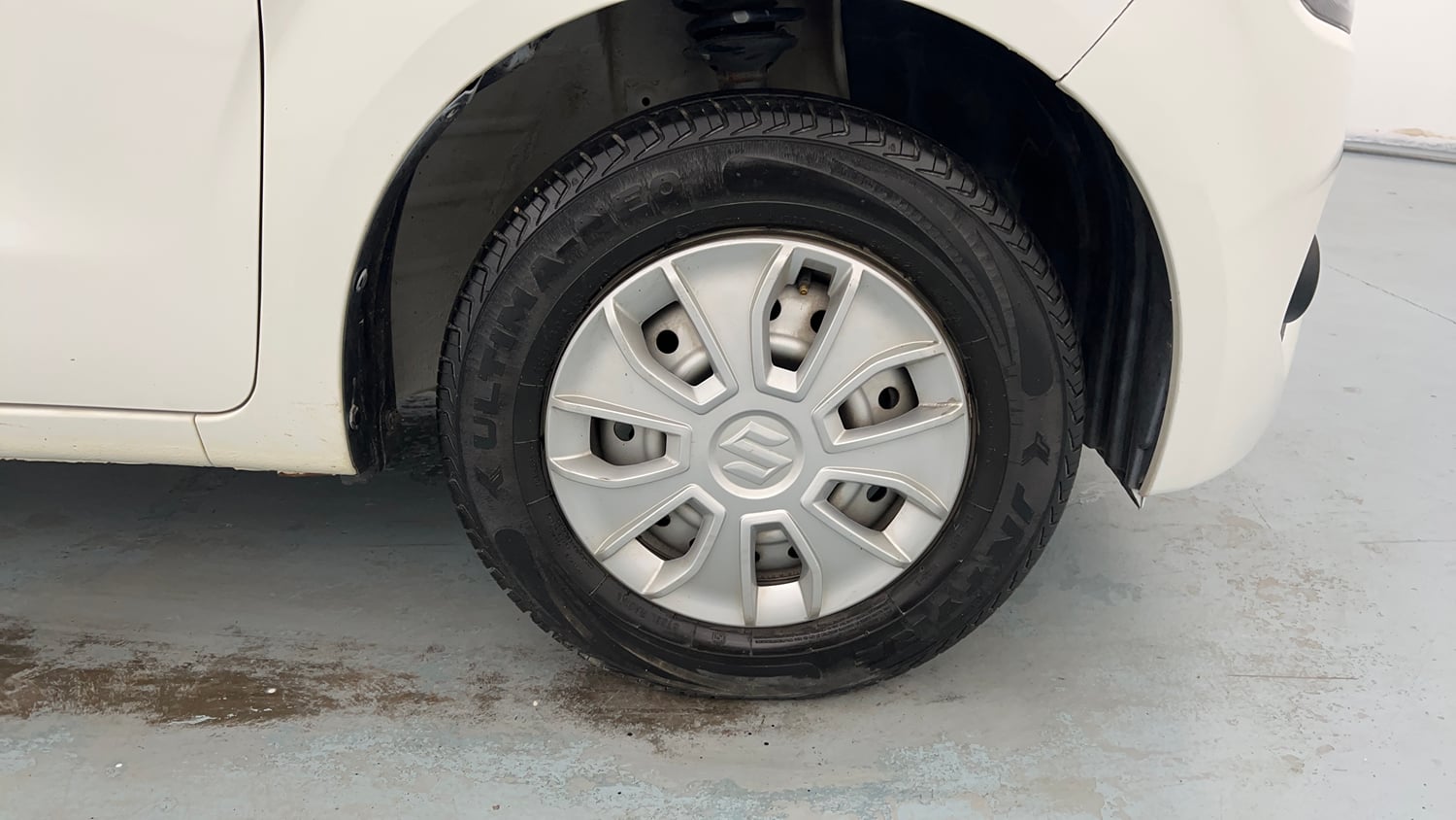 Used 2022 Maruti Suzuki Wagon R LXI 1.0 Petrol Manual tyres RIGHT FRONT TYRE RIM VIEW
