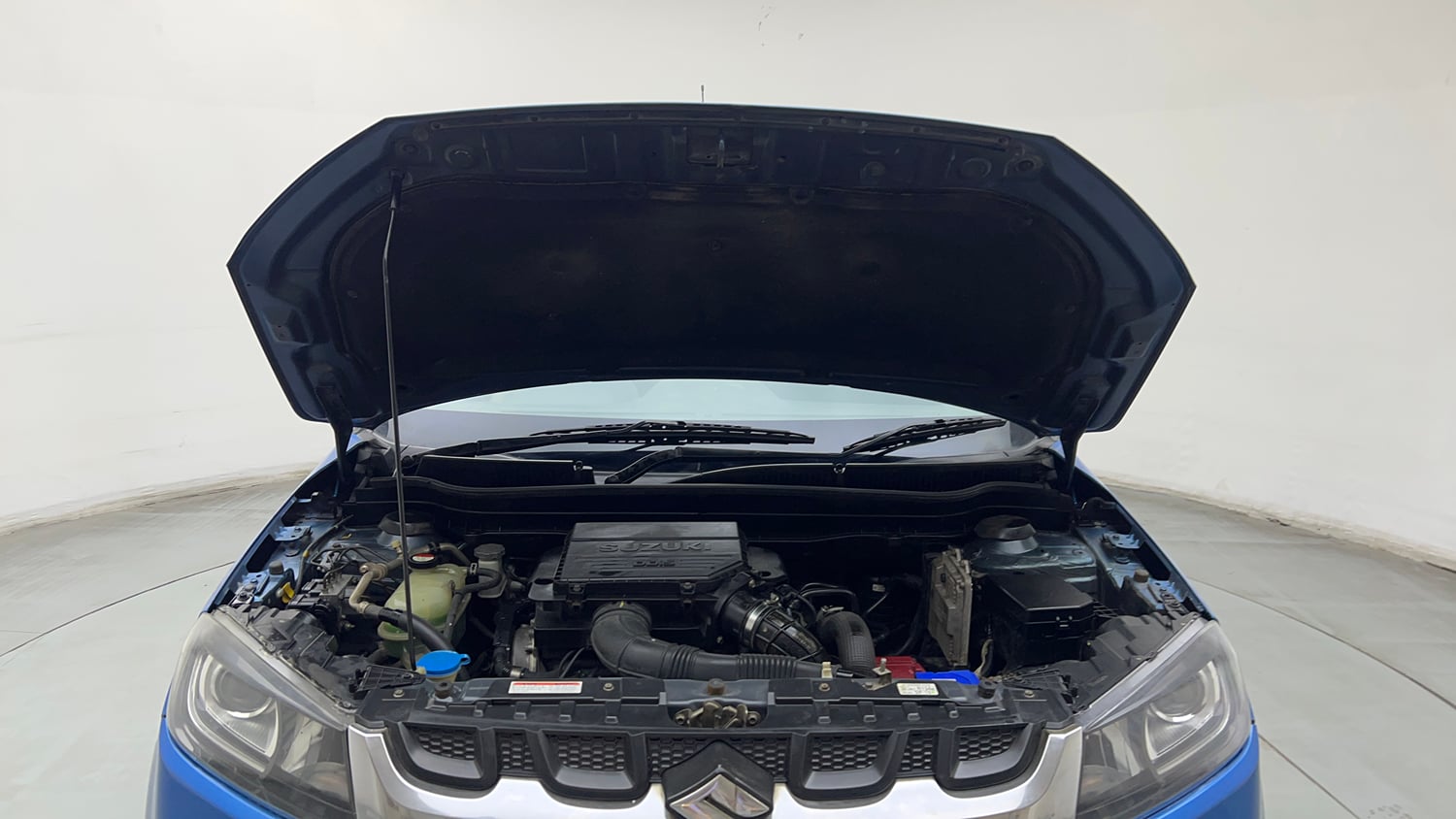 Used 2017 Maruti Suzuki Vitara Brezza ZDi+ Dual Tone Diesel Manual engine ENGINE & BONNET OPEN FRONT VIEW