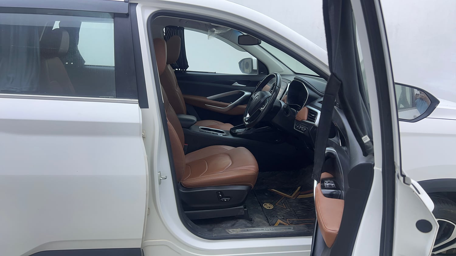 Used 2021 MG Motors Hector Plus Sharp 1.5 Petrol Turbo CVT 6-STR Petrol Automatic interior RIGHT SIDE FRONT DOOR CABIN VIEW