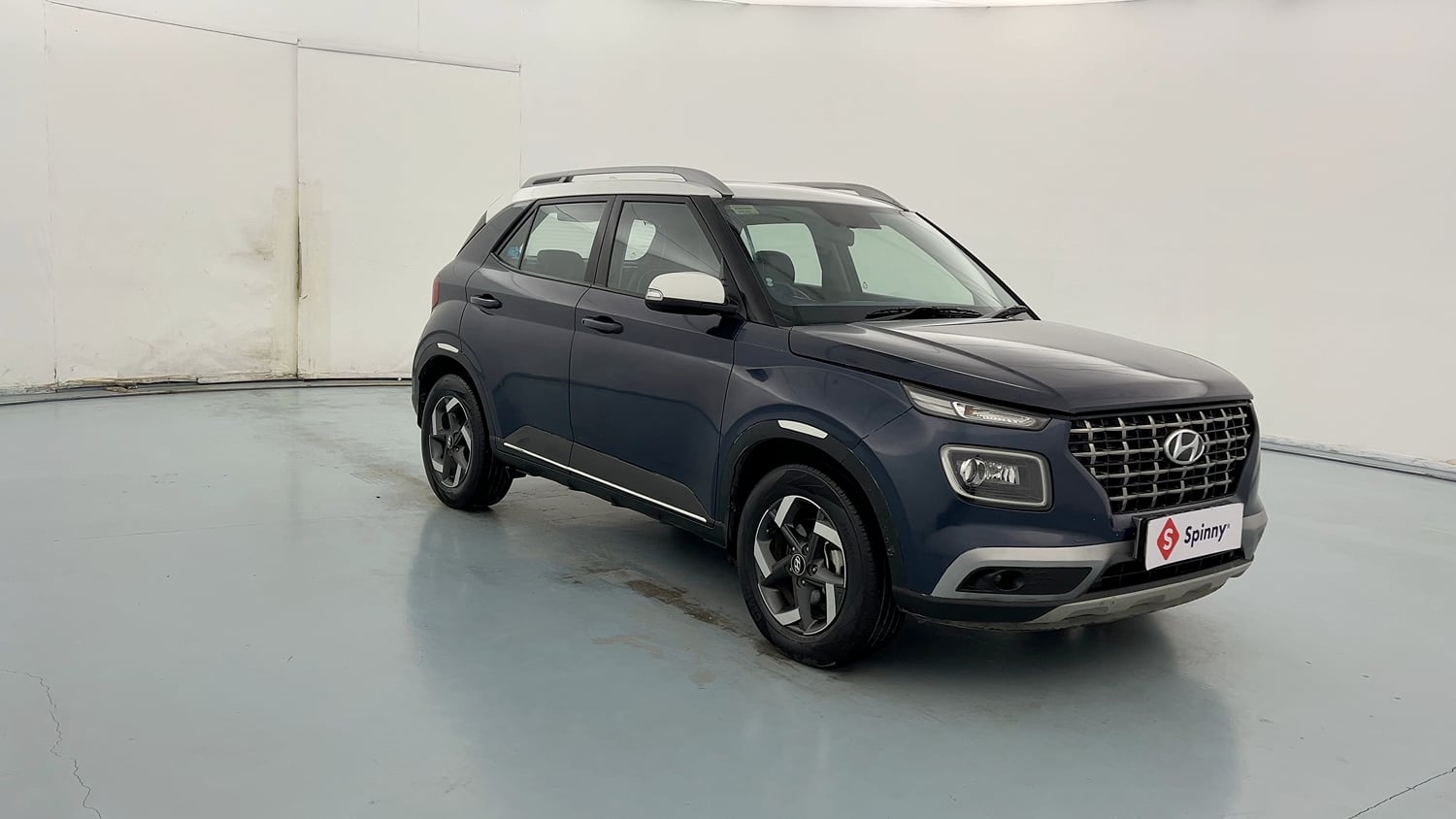 Used 2020 Hyundai Venue SX 1.4 CRDi Dual Tone Diesel Manual exterior RIGHT FRONT CORNER VIEW