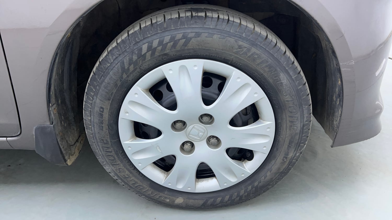 Used 2016 Honda Brio S MT Petrol Manual tyres RIGHT FRONT TYRE RIM VIEW