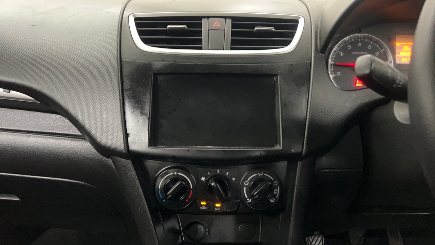 Used 2014 Maruti Suzuki Swift VXi Petrol Manual interior MUSIC SYSTEM & AC CONTROL VIEW