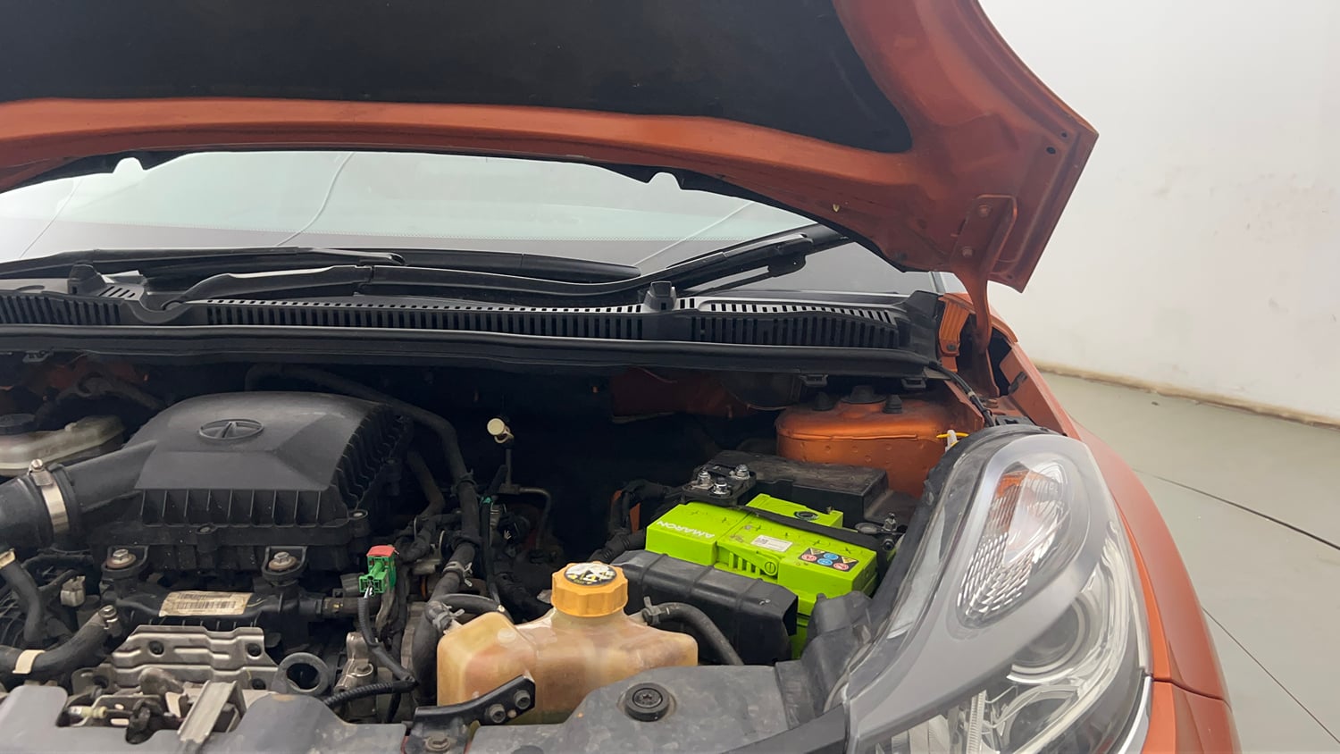 Used 2019 Tata Nexon XZA Plus Petrol Dual Tone Petrol Automatic engine ENGINE LEFT SIDE HINGE & APRON VIEW