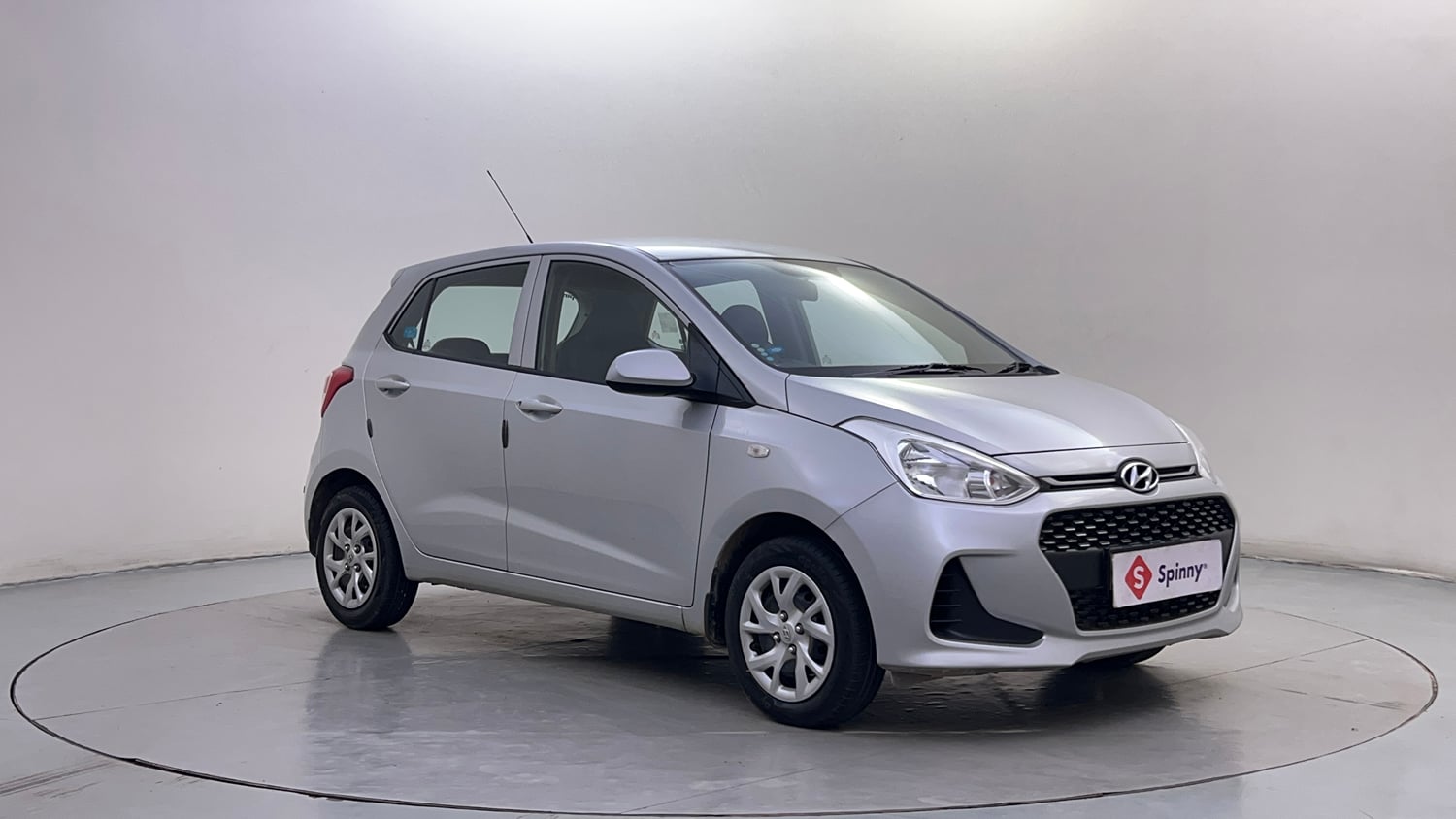 Used 2018 Hyundai Grand i10 Magna 1.2 Kappa VTVT Petrol Manual exterior RIGHT FRONT CORNER VIEW