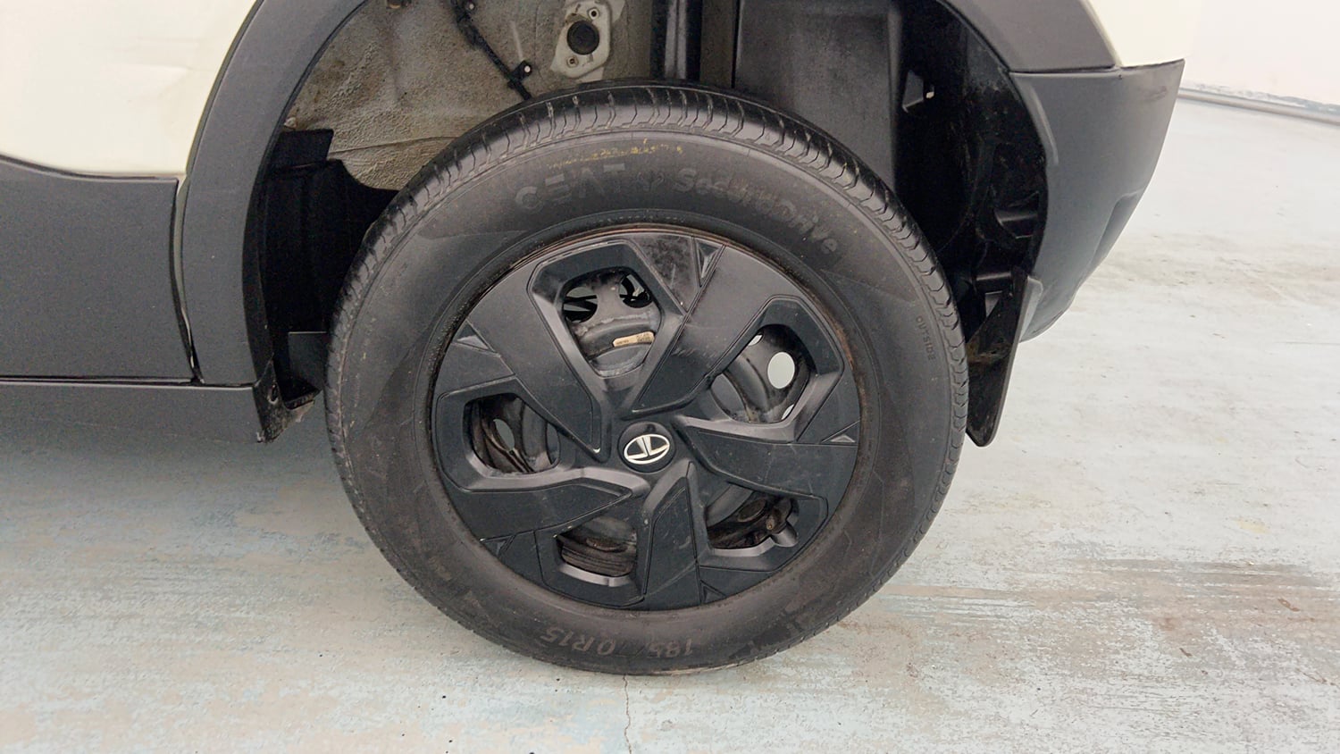 Used 2024 Tata Punch Pure MT Petrol Manual tyres LEFT REAR TYRE RIM VIEW